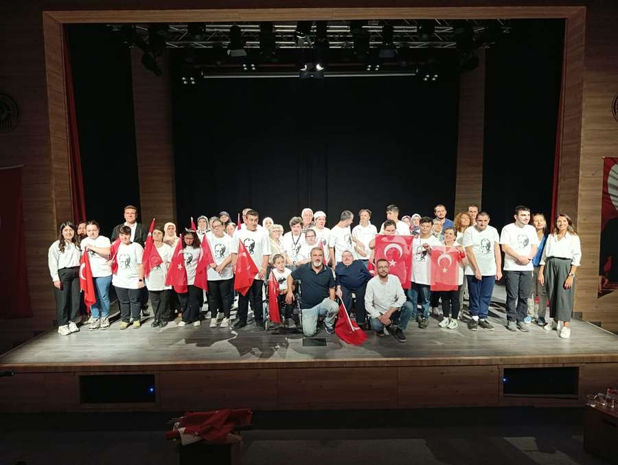 “Kamera Benimle” projesinin ilk filmi “Cumhuriyet”