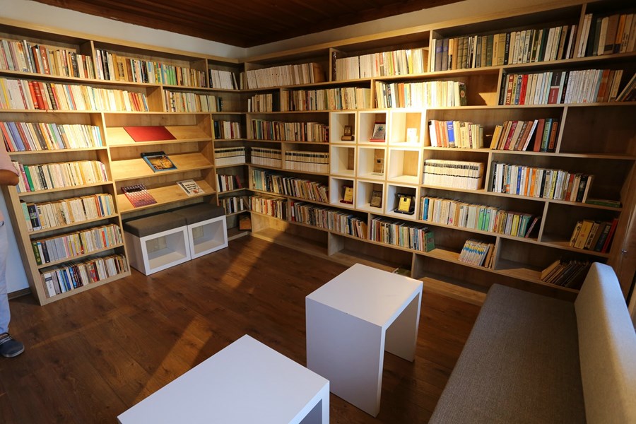 Ataol Behramoğlu Kitaplığı ve Edebiyat Müzesi
