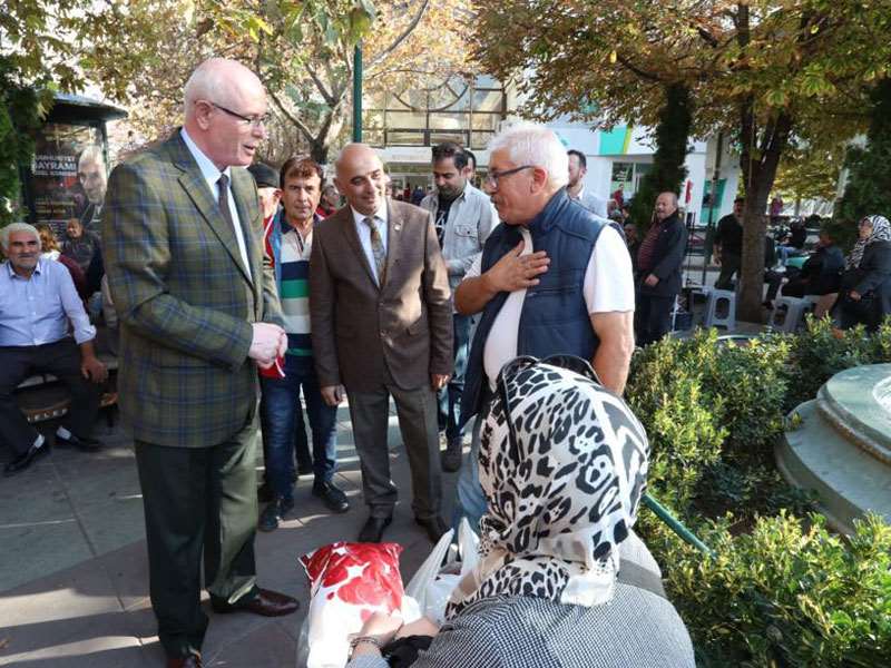 Başkan Kurt 2 Eylül Caddesi esnafını ziyaret etti