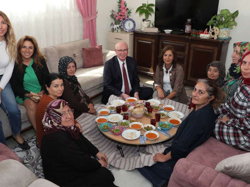 Başkan Kurt 71 Evler Mahallesi’nde kadınlarla bir araya geldi