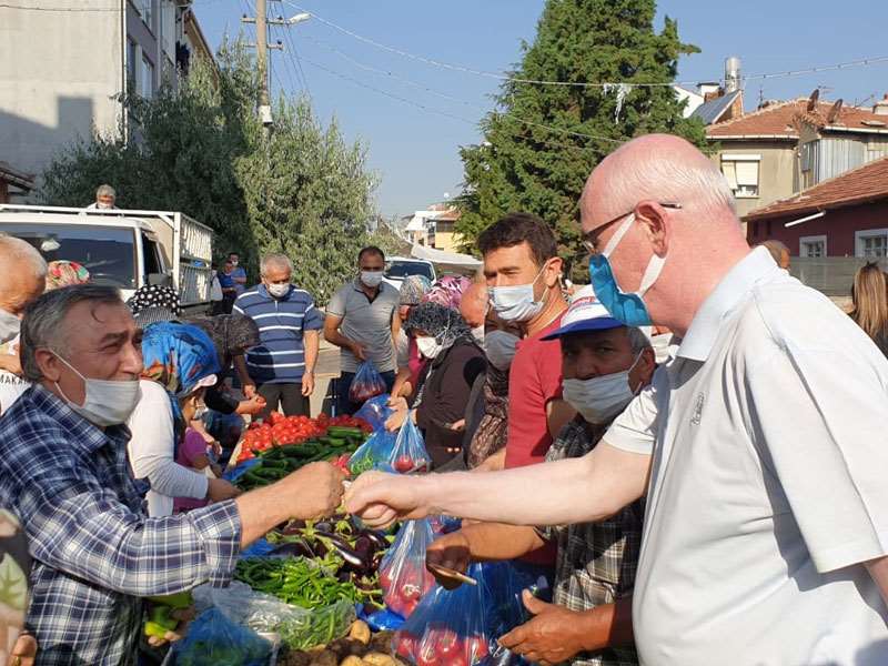 Başkan Kurt 71 Evler pazar yerini ziyaret etti 