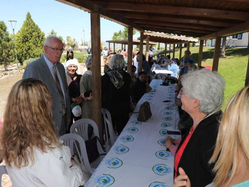 Başkan Kurt 75. Yıl Mahallesinde kadınlarla buluştu