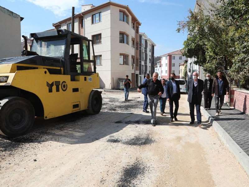 Başkan Kurt asfalt çalışmalarını denetledi