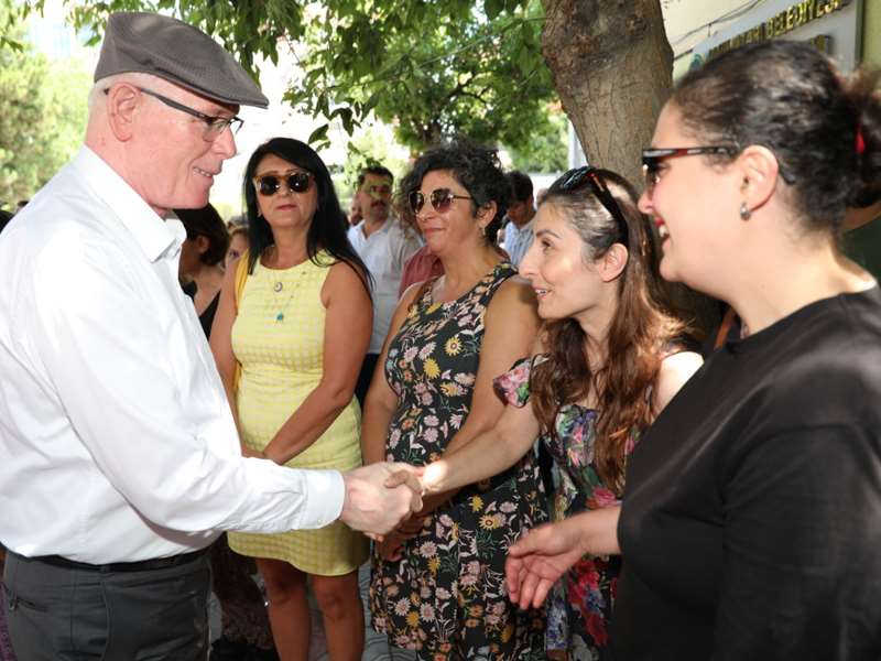 Başkan Kurt belediye personelinin bayramını kutladı