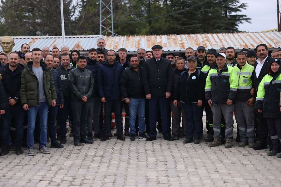 Başkan Kurt, belediye personeliyle bayramlaştı: “Halka Hizmet Etmekten Geri Durmayacağız!”