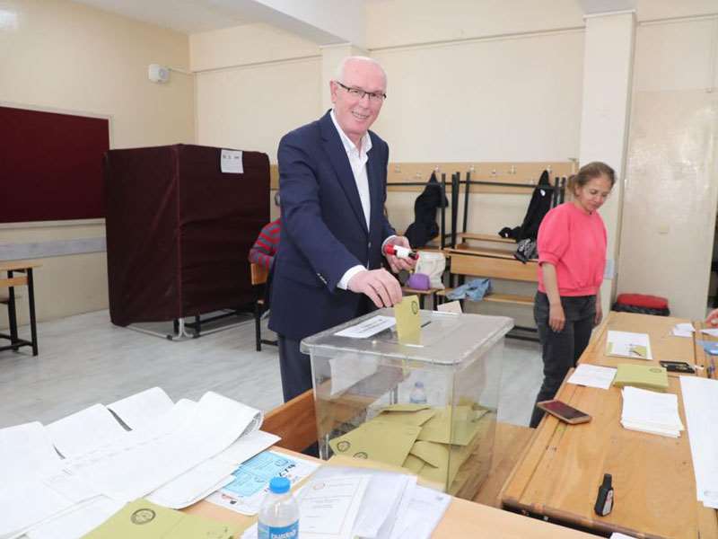 Başkan Kurt: “Bu demokrasi şöleni vatanımıza milletimize baharları getirsin”
