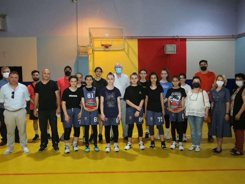 Başkan Kurt Çağdaş Spor Kulübünü ziyaret etti