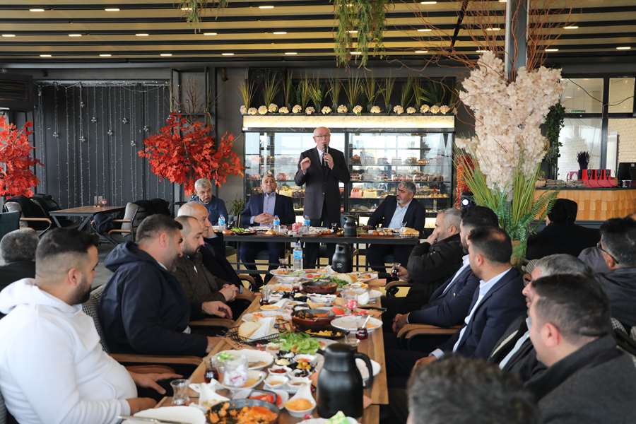 Başkan Kurt Emek Mahallesi esnafı ile buluştu
