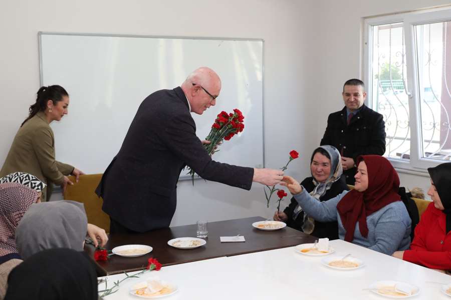 Başkan Kurt Emek Mahallesi’nde kadınlarla bir araya geldi