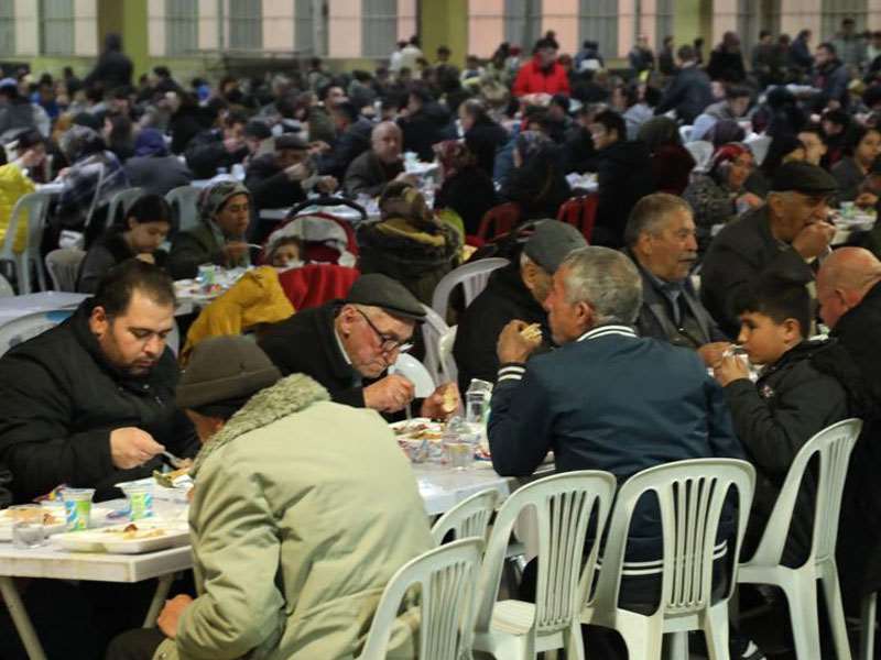 Başkan Kurt iftarda Emek Mahallesi’nde vatandaşla buluştu