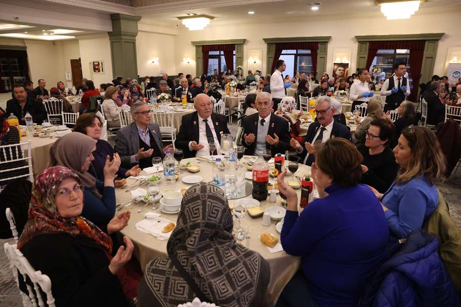 Başkan Kurt iftarda, şehit aileleri, gaziler ve yakınları ile buluştu