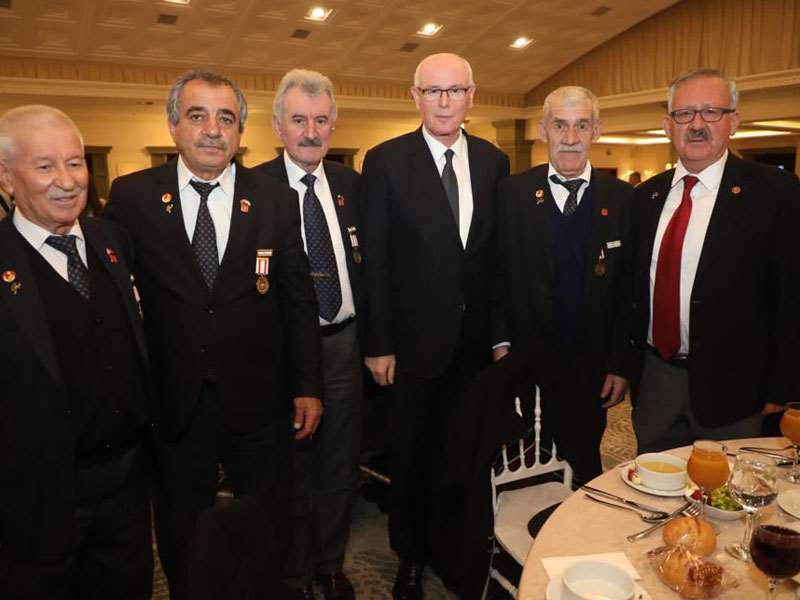 Başkan Kurt iftarda, şehit aileleri, gaziler ve yakınları ile buluştu
