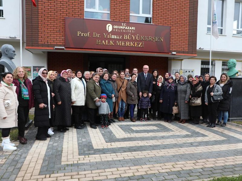 Başkan Kurt Orhangazi Mahallesinde kadınlarla bir araya geldi