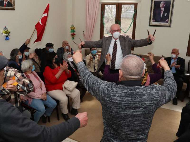 Başkan Kurt’tan kıdemli vatandaşlara Yatılı Yaşlı Bakım Merkezi müjdesi