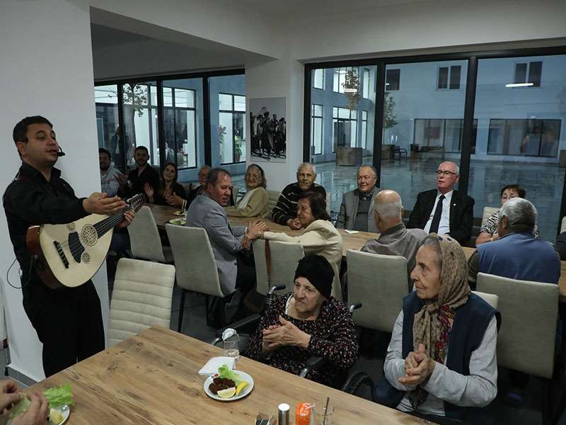 Başkan Kurt “yaşayan çınarlarla” bir araya geldi