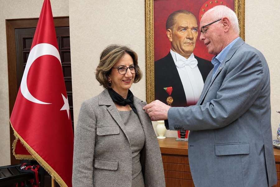 Başkan Kurt, Yeni Parti’ye Katılan Vahide Saylan’ı Tebrik Etti