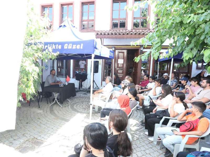Burgaç gençlere Kurtuluş Savaşı ve milli mücadeleyi anlattı