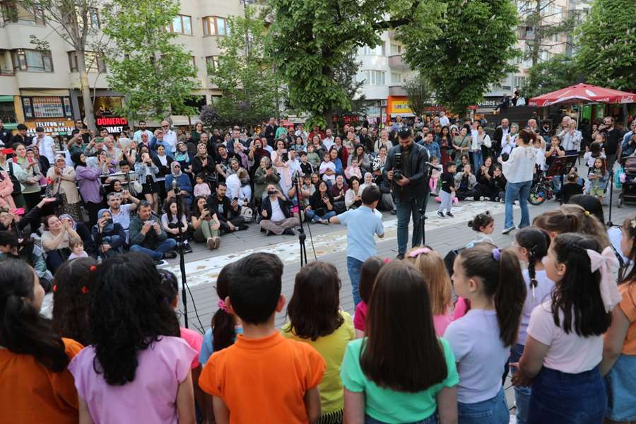 Çocuk Korosu dinleyicilerinden tam not aldı