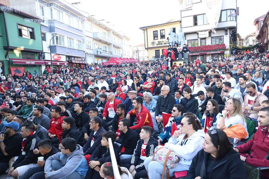Eskişehirliler dev ekranda milli maçta buluştu