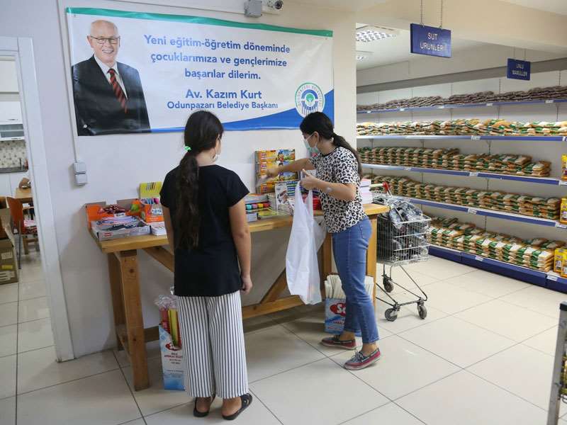 Halk Market kırtasiye yardımlarınızı bekliyor