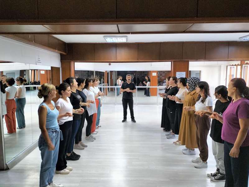 Halk oyunları atölyesi 3 grupta gerçekleşiyor