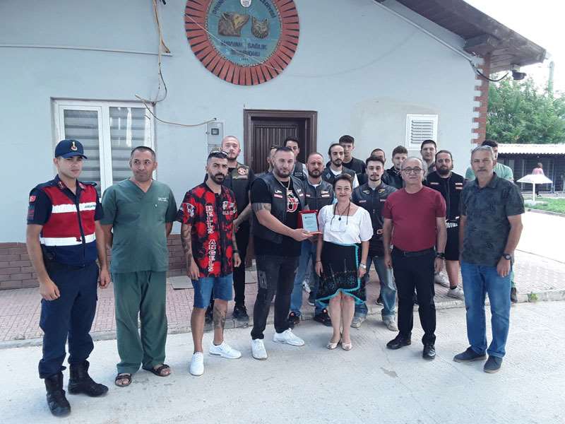 Hells Angels Mc Old City Motosiklet Kulübü’nden Hayvan Sağlığı Merkezi’ne mama bağışı