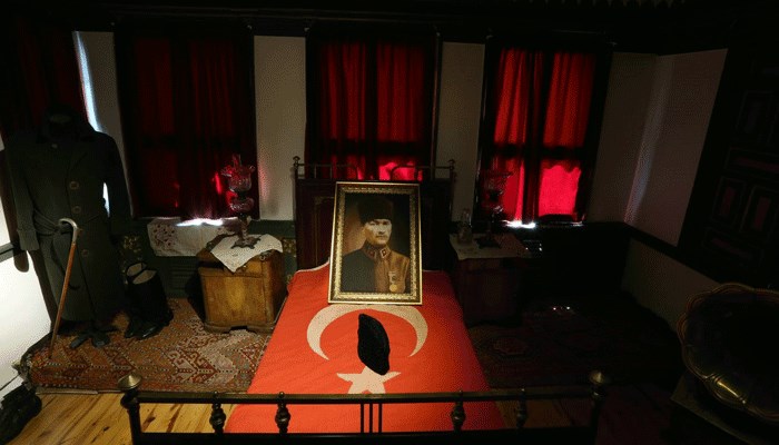 Hülya Düzbaş - Atatürk'ün Sevdiği Şarkılar