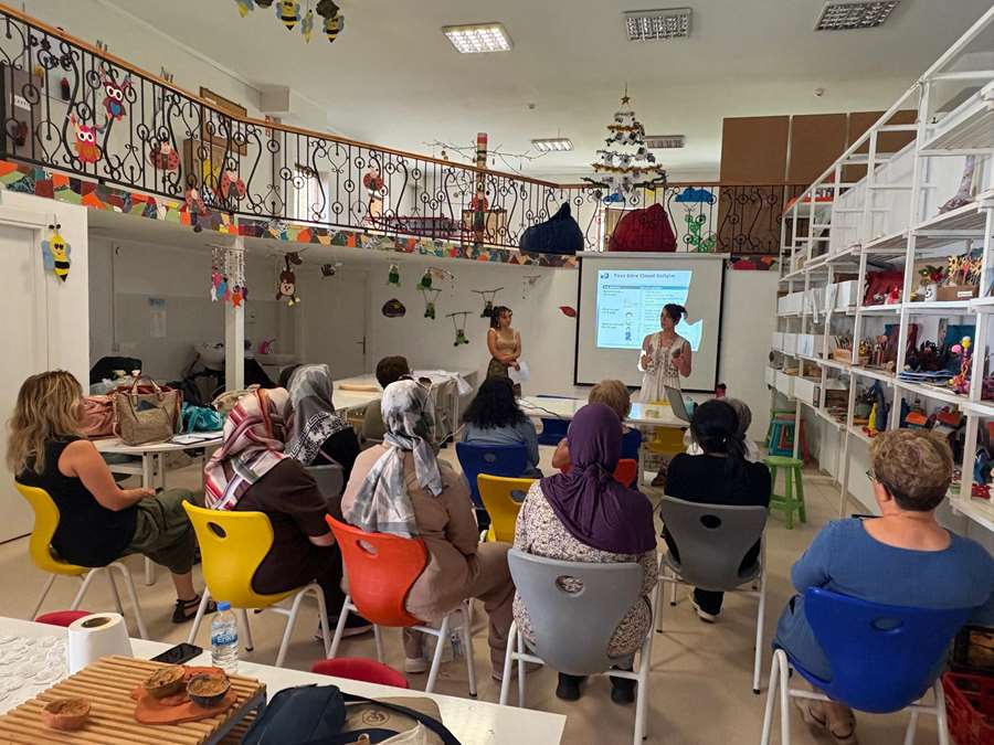 KADIN SAĞLIĞI SEMİNERLERİ ÖZEL GEREKSİNİMLİ BİREYLERİN EBEVEYNLERİ İÇİN DEVAM EDİYOR
