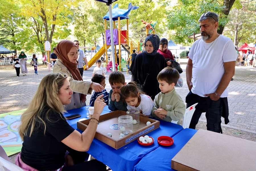 Kazım Kurt’tan annelere: “Parklarımızın kapıları size her zaman açık”