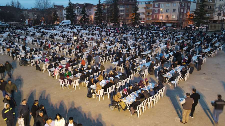 Kazım Kurt’tan Büyükdere’ye 5 bin kişilik dev iftar sofrası