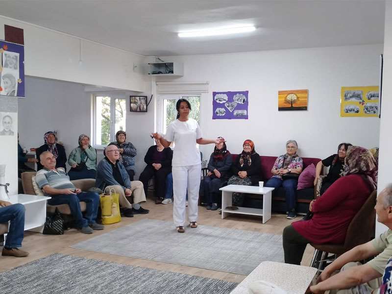 Koca çınarlara alzheimer anlatıldı