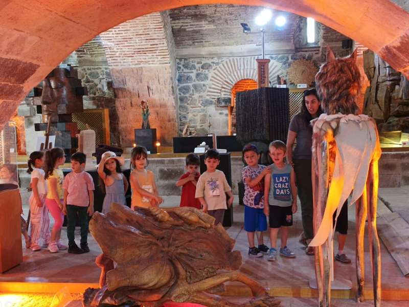 Kreş öğrencileri Ahşap Eserler Müzesi ve Cam Sanatları Merkezini gezdi