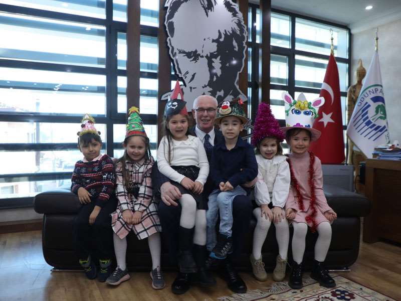 Miniklerden Başkan Kurt’a yeni yıl sürprizi