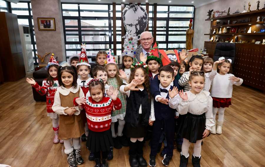 Miniklerden Başkan Kurt’a Yeni Yıl Ziyareti