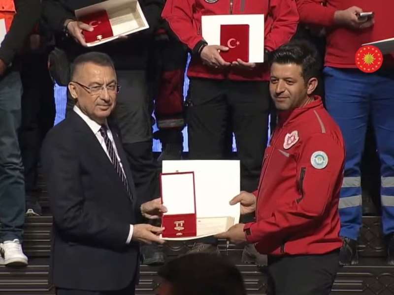 OBAK'a Devlet Üstün Fedakârlık Madalyası
