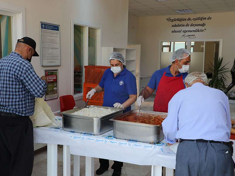 Odunpazarı Belediyesi Aşevi’nden 3 milyon porsiyon sıcak yemek yardımı 