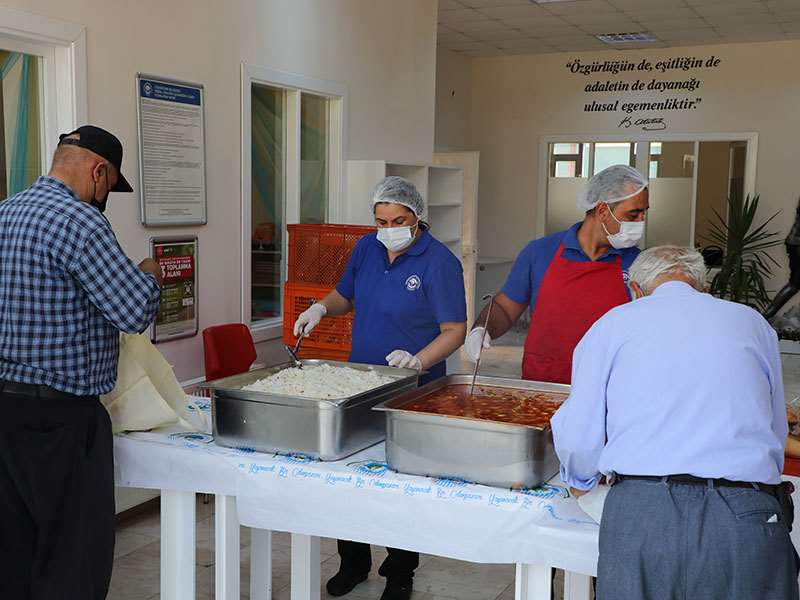 Odunpazarı Belediyesi Aşevi’nden 3 milyon porsiyon sıcak yemek yardımı