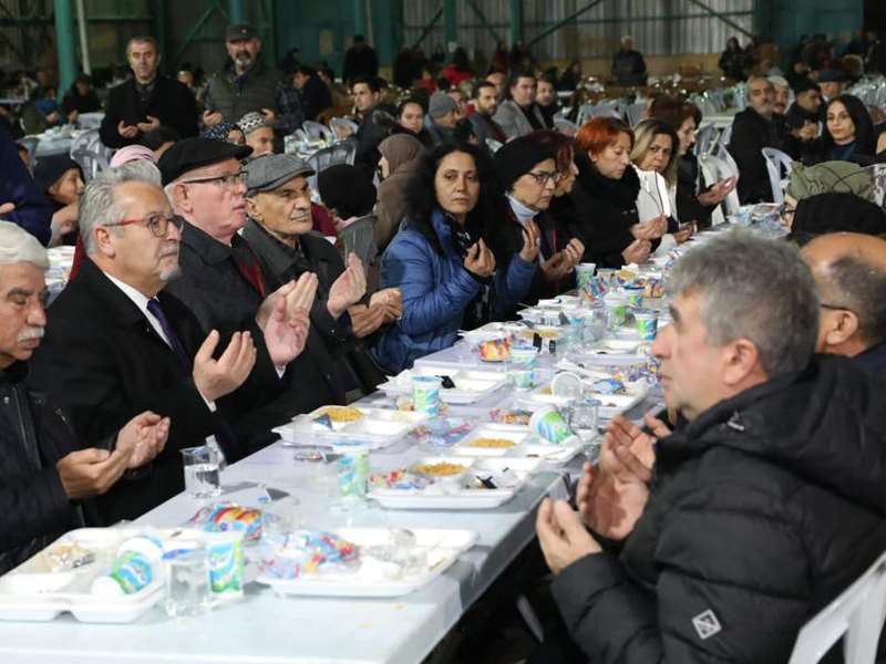 Odunpazarı Belediyesi iftar sofrası Gündoğdu Mahallesinde