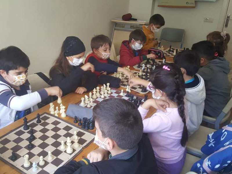 Odunpazarı Belediyesi’nden çocuklar için satranç atölyesi