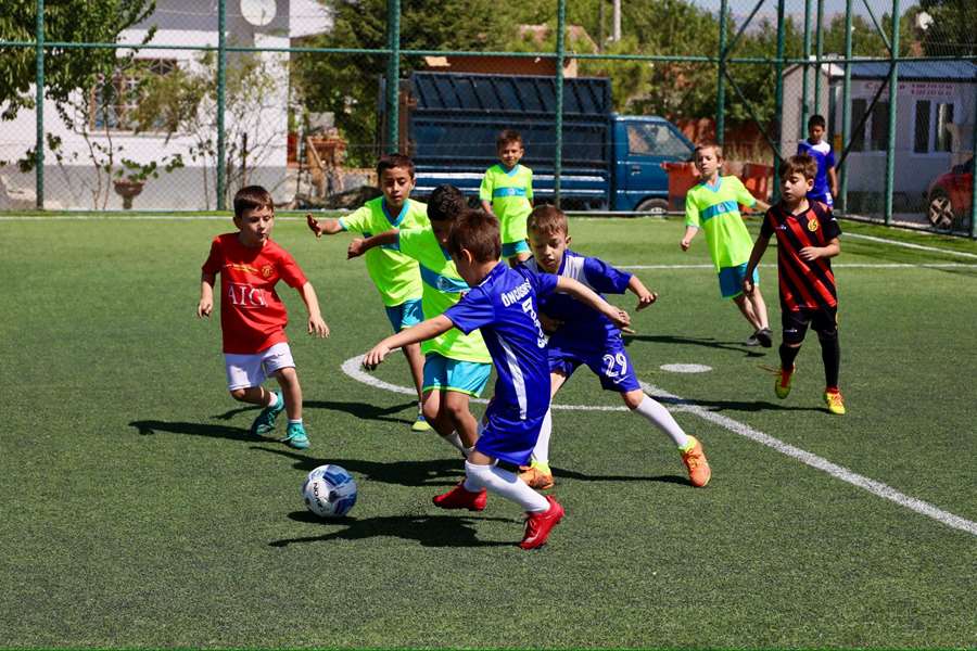 Odunpazarı Belediyesi’nden çocuklara futbol kış okulu