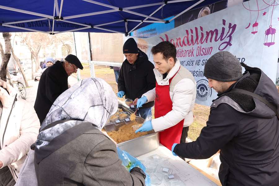 Odunpazarı Belediyesi’nden Helva İkramı