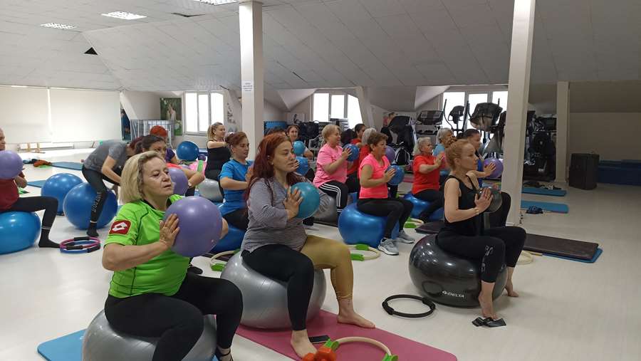 Odunpazarı Belediyesi’nden Sağlıklı Yaşama Destek: Pilates Eğitimleri Devam Ediyor!
