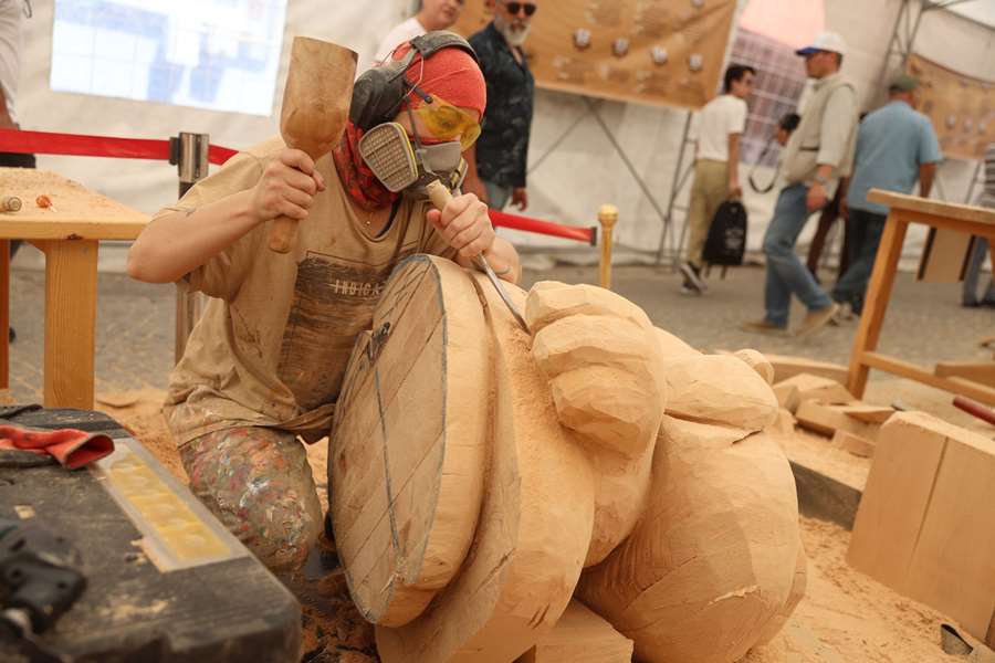 Odunpazarı’nda Ahşap Heykel Festivali devam ediyor