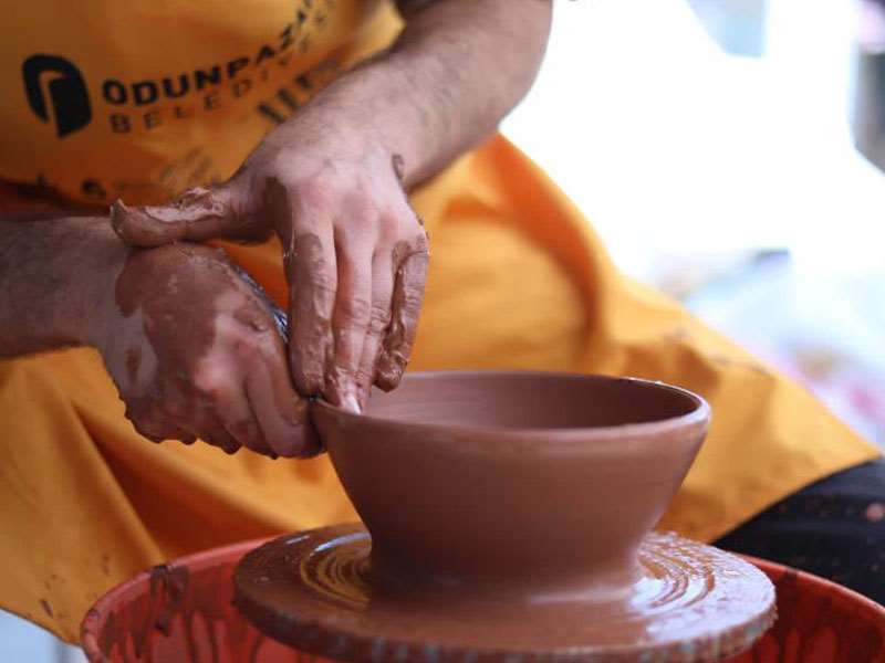 Odunpazarı’nda ateşle toprağın dansı büyülüyor