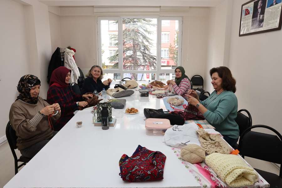 Odunpazarı’nda kadınlara örgü atölyesi