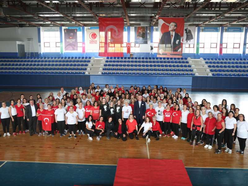 Odunpazarı’nın kadınlarından Cumhuriyet’in 100’üncü yılına özel spor gösterisi