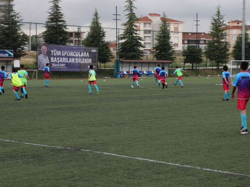 Odunpazarı Yaz Spor Okulları ile yüzlerce çocuk spor yapıyor