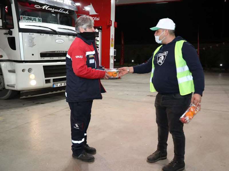 Odunpazarı yılbaşında çalışanları unutmadı