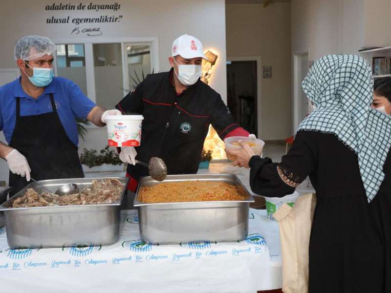 Odunpazarı yılbaşında ihtiyaç sahibi vatandaşları unutmadı