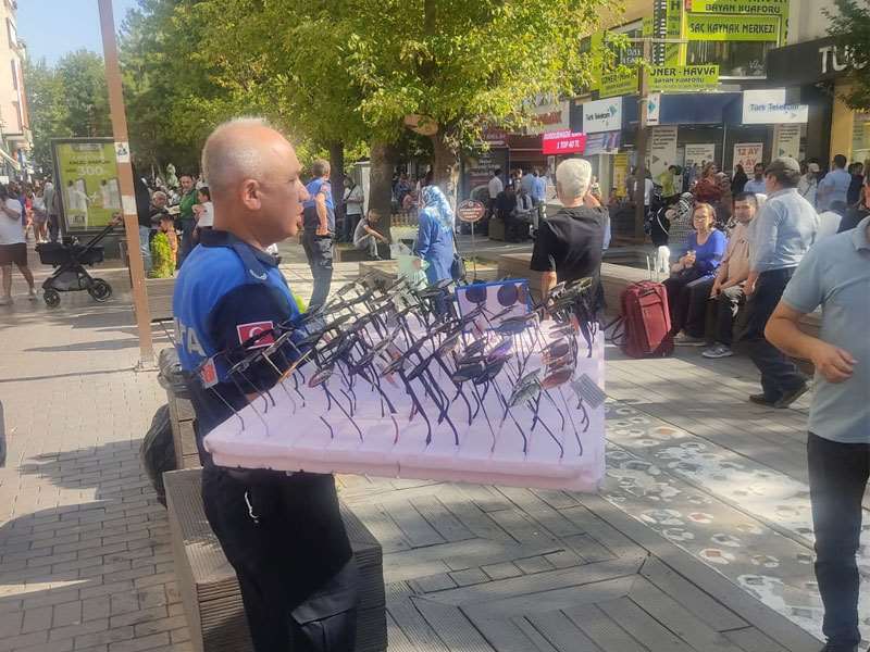 Odunpazarı Zabıtasından seyyar satıcı ve dilenci operasyonu